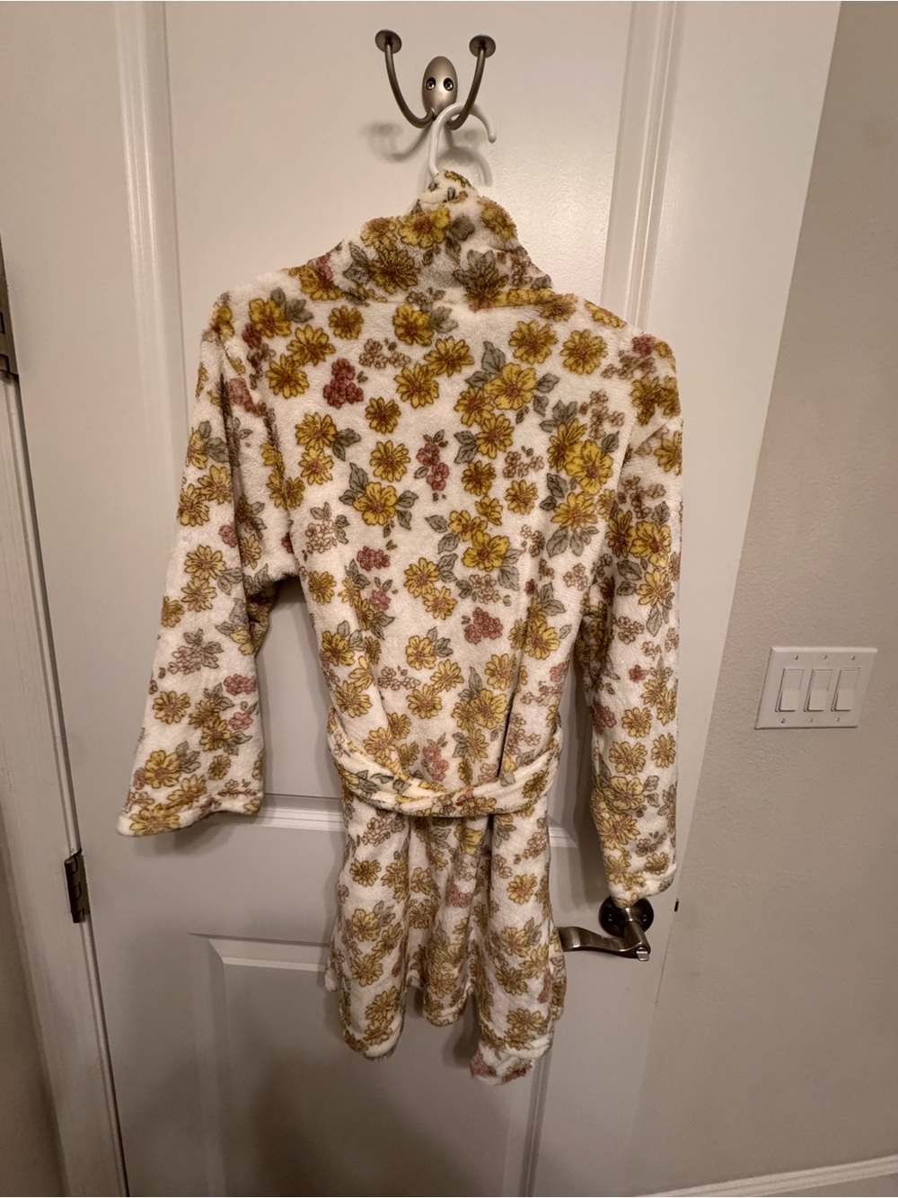 Jessica Simpson Girls Floral Robe in White and Mustard Yellow - Picture 2 of 5